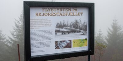 Skjørestadfjellet - Rundtur innom flyvrak og Resasteinen